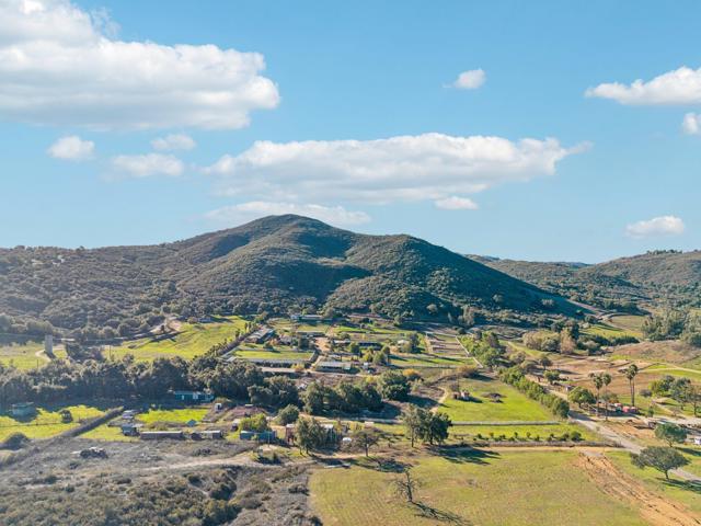 26086 Bear Valley Heights Road, Escondido CA: https://media.crmls.org/mediaz/065a1a0a-e7dd-4e99-ac2d-31e7c69477ec.jpg