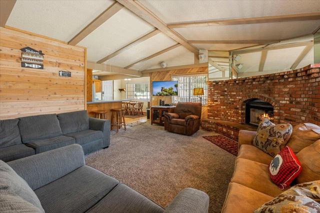 1093 Snow Ridge Road, Big Bear CA: https://media.crmls.org/mediaz/065a5720-9074-4b57-821b-03a02d7d9969.jpg