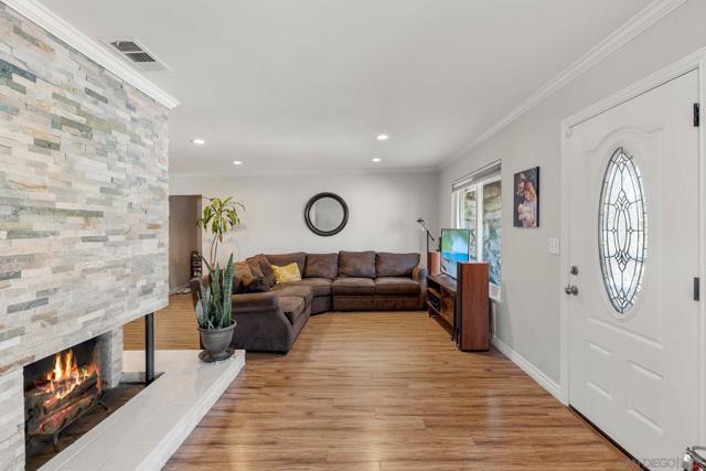 127 Warner Street, Oceanside CA: https://media.crmls.org/mediaz/065b2afb-3a2c-4760-888c-3abf34d98b0f.jpg