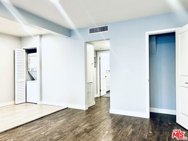 1136 SPAZIER Avenue, Glendale CA: https://media.crmls.org/mediaz/065b2b6e-8c2e-498e-bf48-ba9f585ff8c3.jpg