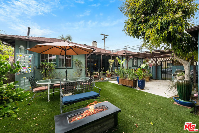15361 Archwood Street, Van Nuys CA: https://media.crmls.org/mediaz/065b5234-d1cc-463c-9450-eb6977891bd4.jpg