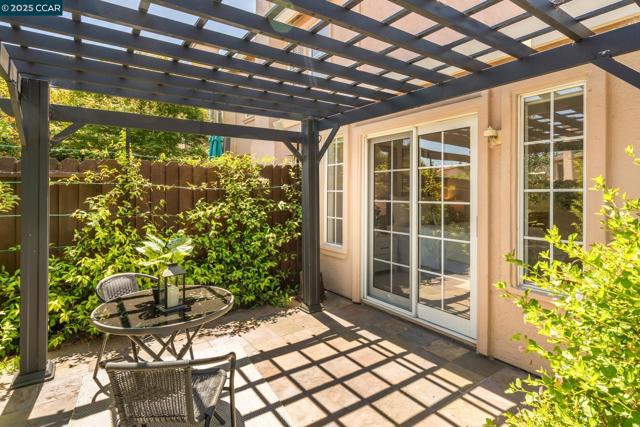 302 Columbia Cir, Benicia CA: https://media.crmls.org/mediaz/065ba0db-44ea-40eb-a383-5e551bf14475.jpg