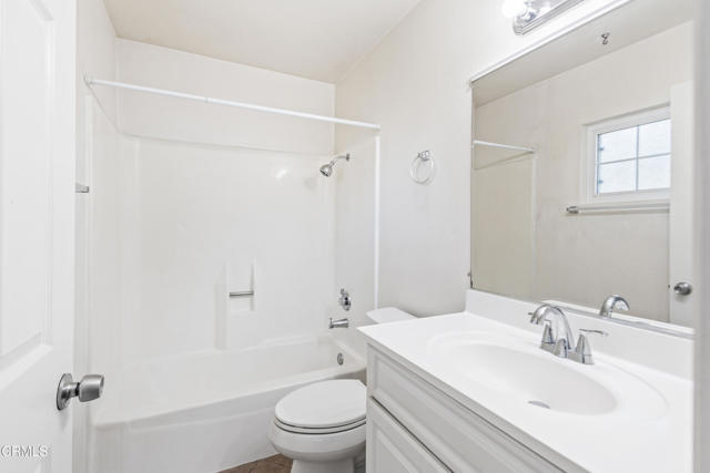 Detail Gallery Image 10 of 17 For 111 Carlisle Ct, Oxnard,  CA 93033 - 4 Beds | 2 Baths