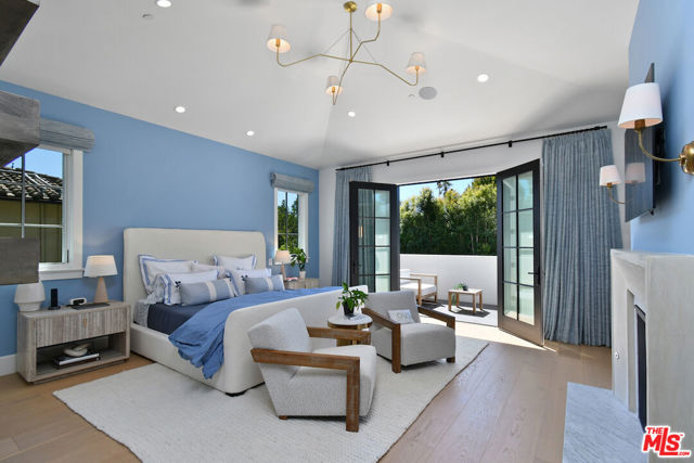 416 21st Place, Santa Monica CA: https://media.crmls.org/mediaz/065c38a0-42e8-4526-95fd-4b0ee733c966.jpg