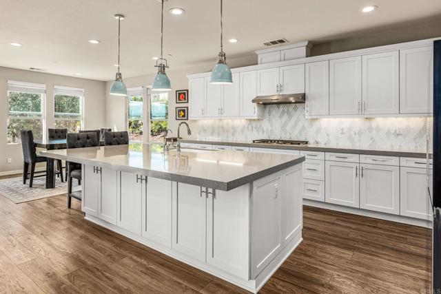 Detail Gallery Image 3 of 52 For 2880 Livery Pl, Escondido,  CA 92029 - 5 Beds | 4 Baths