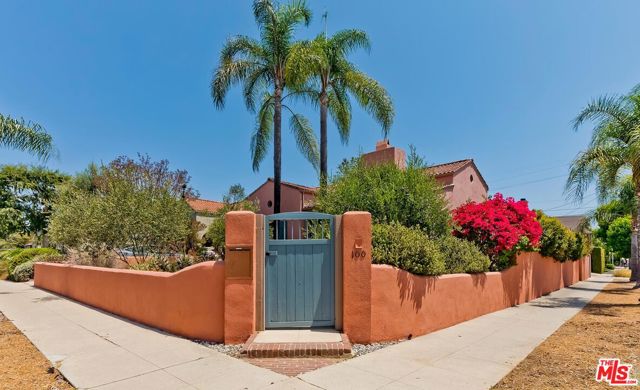 100 N Arden Boulevard, Los Angeles CA: https://media.crmls.org/mediaz/065d236c-c5c7-403b-ab80-515fcd1b2a48.jpg