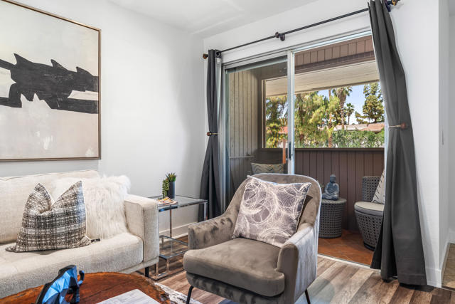 575 N Villa Court, Palm Springs CA: https://media.crmls.org/mediaz/065d2858-e5c6-4643-a7cf-c4233599a8f8.jpg