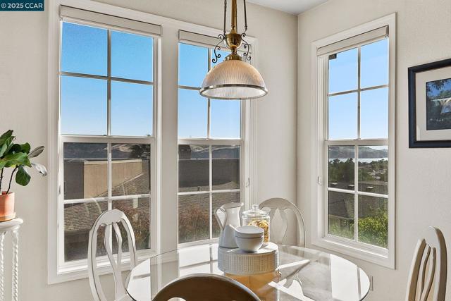 1620 Saint Francis Ct, Benicia CA: https://media.crmls.org/mediaz/065de4ac-6f94-4f8b-a303-150072d07bd1.jpg