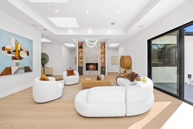 89 Centre Street, Mountain View CA: https://media.crmls.org/mediaz/065de692-eb5b-44d0-889a-4a51234f364a.jpg