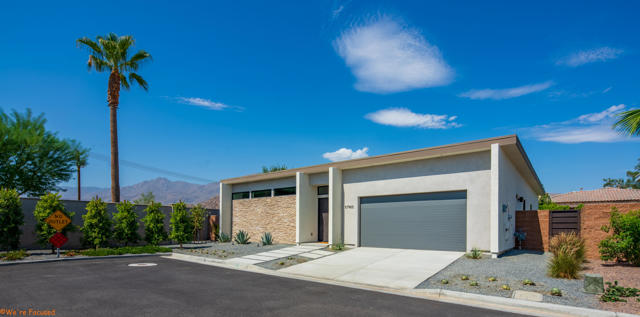 57965 Santo Thomas, La Quinta CA: https://media.crmls.org/mediaz/065df2d5-42a3-4983-aa04-711764e4fe27.jpg