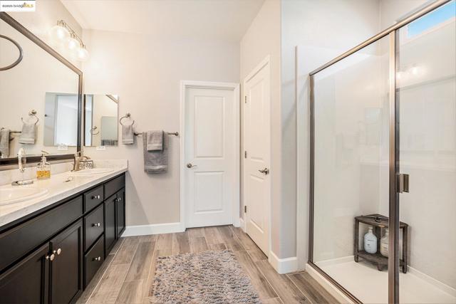 102 Coral St, Brentwood CA: https://media.crmls.org/mediaz/065e1363-5da0-43d8-984c-3be93aa782bd.jpg
