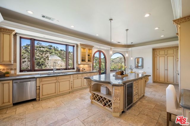 8027 Floral Avenue, Los Angeles CA: https://media.crmls.org/mediaz/065e32da-78a2-4f4c-b2c6-6e8f186369b7.jpg