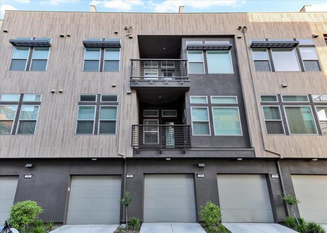 210 Waters Park Circle, San Mateo CA: https://media.crmls.org/mediaz/065e802d-e330-4d83-82db-7e7c1bbe08bd.jpg