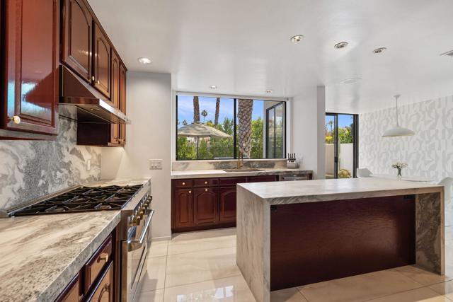 49 Mission Palms E Drive, Rancho Mirage CA: https://media.crmls.org/mediaz/065ecac8-38f2-4176-85a4-be2248c9d148.jpg