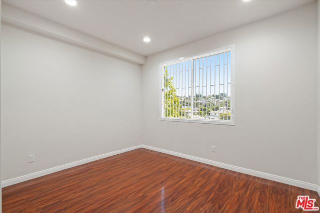 13225 Victory Boulevard photo 6