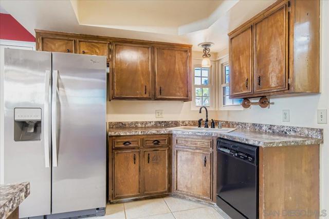 3245 Valley Street, Carlsbad CA: https://media.crmls.org/mediaz/065f71ca-fc61-464d-bb95-b20c02b29fb1.jpg