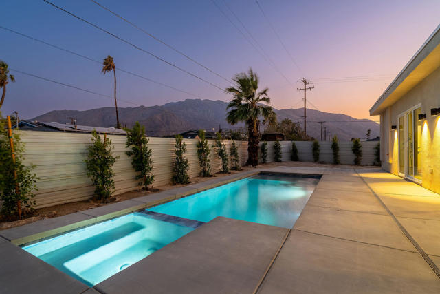 361 W Sunview Avenue, Palm Springs CA: https://media.crmls.org/mediaz/065fccb2-5abe-466d-9e42-c19a60cfba6b.jpg