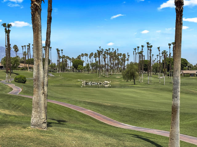 76570 Hollyhock Drive, Palm Desert CA: https://media.crmls.org/mediaz/066014d4-7227-4461-8e35-2e120f1007f5.jpg