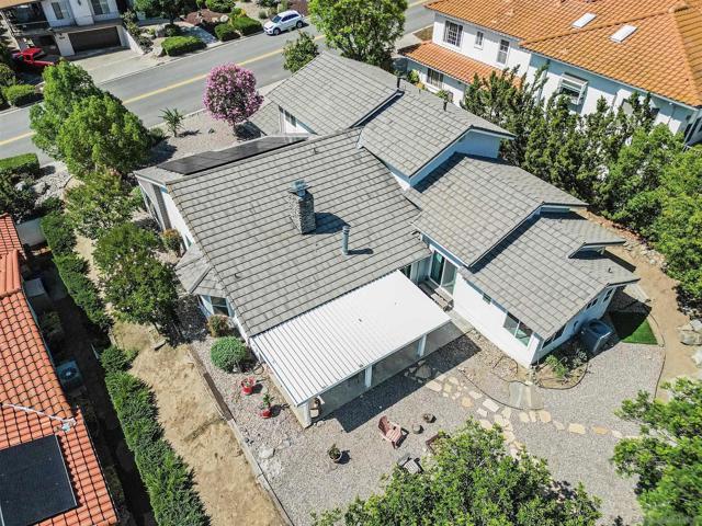 15549 Vista Vicente Dr, Ramona CA: https://media.crmls.org/mediaz/0660a712-c6f3-4b26-bbfe-c8a709467c80.jpg