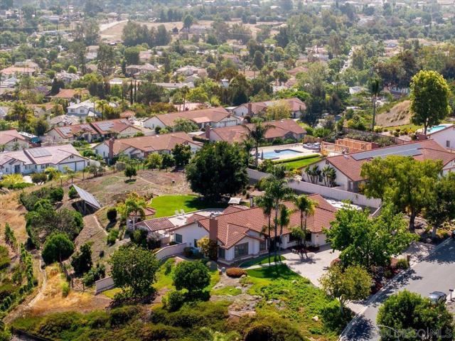 1373 Stoneridge Circle, Escondido CA: https://media.crmls.org/mediaz/0660a95c-da1c-499d-b135-ba83e2385dc9.jpg