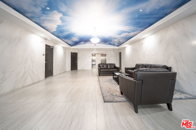 944 S Serrano Avenue, Los Angeles CA: https://media.crmls.org/mediaz/0660b43e-25e7-46a2-8303-77a2971607fb.jpg