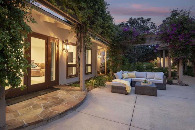 5041 El Secreto, Rancho Santa Fe CA: https://media.crmls.org/mediaz/06617576-0c23-4ba3-b53d-bb27fe678314.jpg
