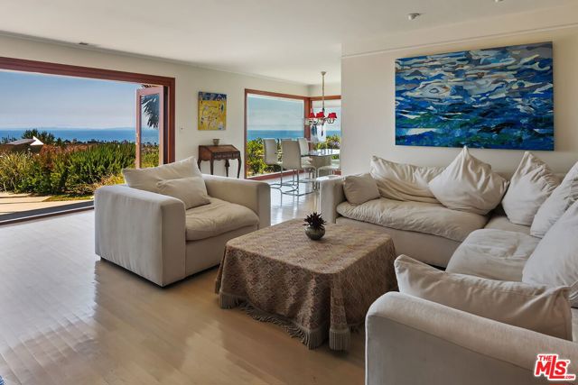1166 LAS PULGAS Place, Pacific Palisades CA: https://media.crmls.org/mediaz/0661a4f0-c293-488f-a740-27a5c9eb522c.jpg