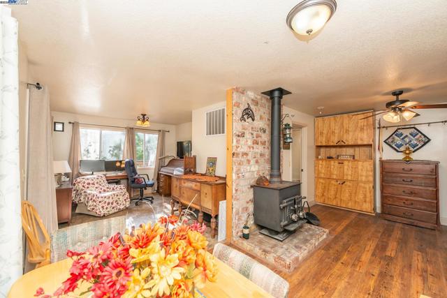 851 Mountain Aire Lane, Trinity Center CA: https://media.crmls.org/mediaz/0661e8f7-0afd-4c0d-8d79-dedd00e3b2b3.jpg