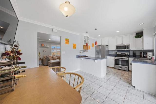 Detail Gallery Image 14 of 43 For 11397 Polaris Dr, San Diego,  CA 92126 - 2 Beds | 2 Baths