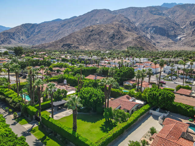 839 N Avenida Olivos, Palm Springs CA: https://media.crmls.org/mediaz/06624aaf-4123-4390-a063-65bacb46e764.jpg
