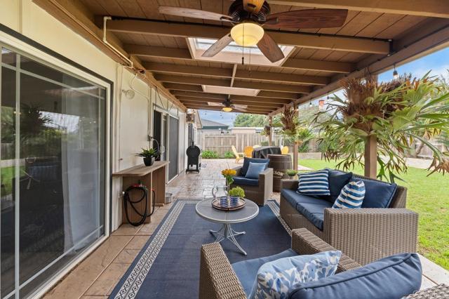 Detail Gallery Image 5 of 46 For 3542 Governor Dr, San Diego,  CA 92122 - 5 Beds | 3 Baths