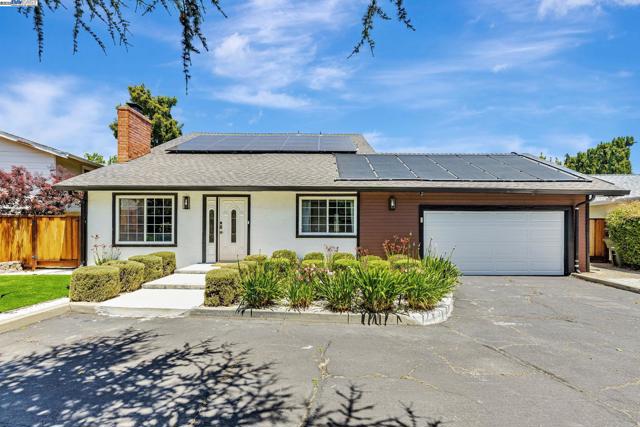 1835 Camino Estrada, Concord CA: https://media.crmls.org/mediaz/0662e46e-5433-4029-bf54-56f4ecade2f3.jpg