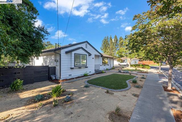 4374 Emory Way, Livermore CA: https://media.crmls.org/mediaz/0662effd-cc61-4387-8b65-c3c41c4da5f9.jpg