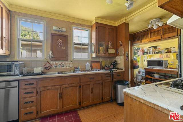 10582 Cheviot Drive, Los Angeles CA: https://media.crmls.org/mediaz/06632c51-7670-49ea-9eb3-3a09a2ecdc1b.jpg