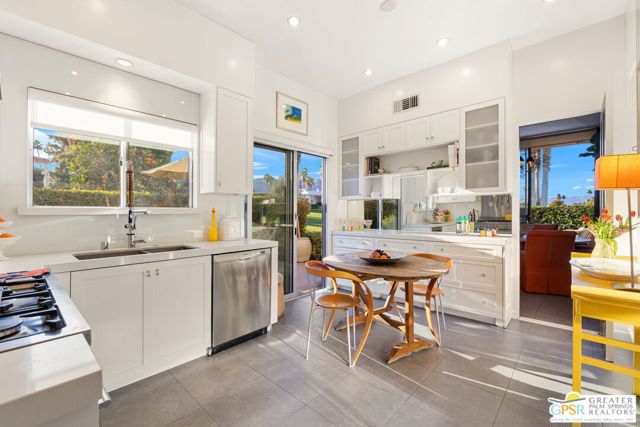 47425 Medina Drive, Palm Desert CA: https://media.crmls.org/mediaz/06633320-6504-4368-9fb7-30d3904143a2.jpg