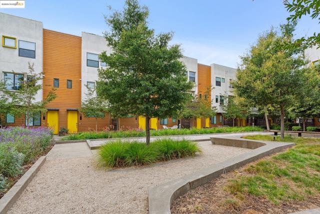 1405 Wood Street, Oakland CA: https://media.crmls.org/mediaz/0663684c-c6b0-4c81-ba50-9c26e9c6dfca.jpg
