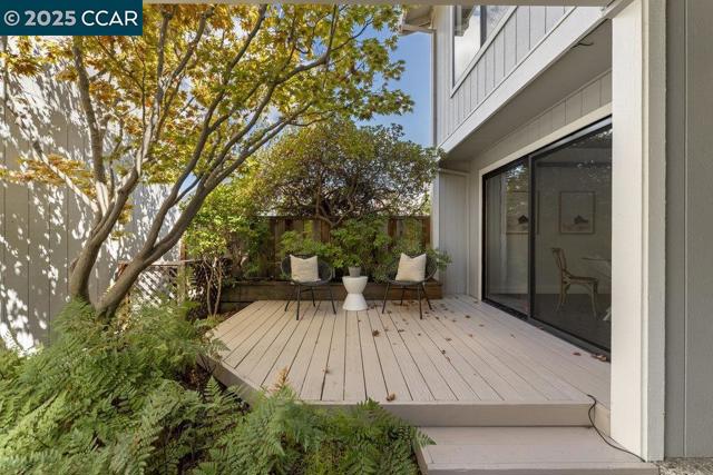 955 Camino Verde Cir, Walnut Creek CA: https://media.crmls.org/mediaz/06640b82-51a2-419e-80df-2c2ef1d756ad.jpg