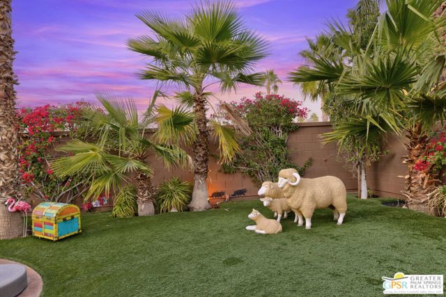 18 Calais Circle, Rancho Mirage CA: https://media.crmls.org/mediaz/06641439-f8c0-4d37-947d-157fe8584d45.jpg