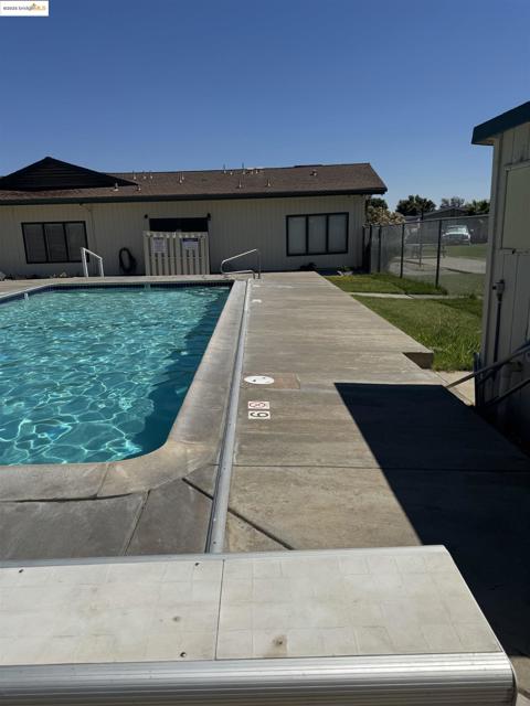 343 Alcott Ct, Bethel Island CA: https://media.crmls.org/mediaz/0664996b-979b-4ff7-ae19-0c2244e003f8.jpg