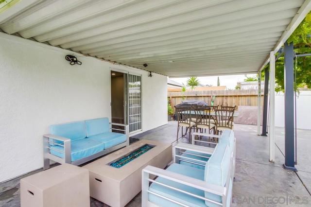 15380 Via La Gitano, Poway CA: https://media.crmls.org/mediaz/06650683-582b-45ce-9a83-ac6ca0135410.jpg