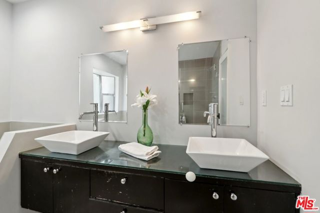 15539 Hamner Drive, Los Angeles CA: https://media.crmls.org/mediaz/06652ede-84c7-441b-bcb8-b588a7dab92a.jpg