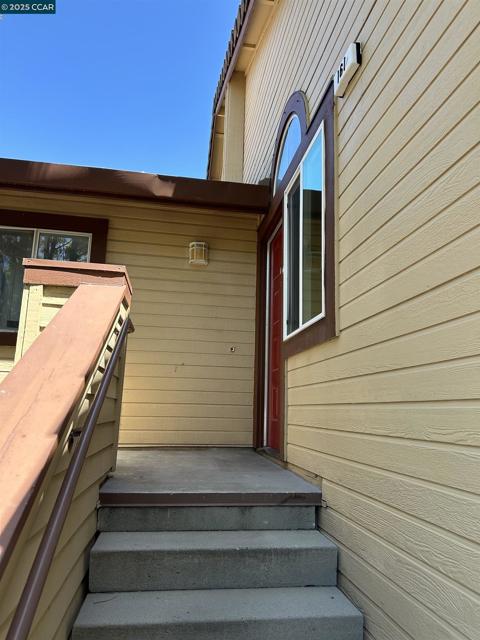 161 Tuscany Ct, Hercules CA: https://media.crmls.org/mediaz/06655096-2c58-44d5-a079-c5ea4f117a92.jpg