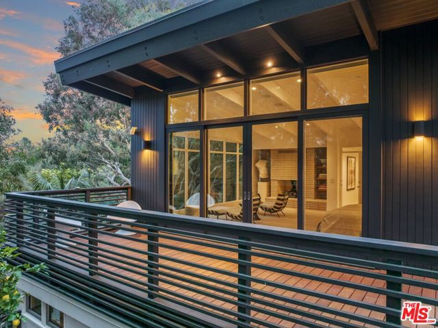 2179 Mandeville Canyon Road, Los Angeles CA: https://media.crmls.org/mediaz/0665b1aa-6c42-45a1-9e9d-5be071374da8.jpg