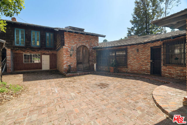 7319 Woodrow Wilson Drive, Los Angeles CA: https://media.crmls.org/mediaz/0665c80c-c63c-407e-9d85-327c1d85adc7.jpg