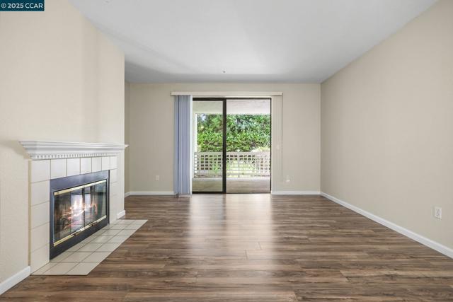 2584 Oak Rd, Walnut Creek CA: https://media.crmls.org/mediaz/0665f7d7-f1bc-42fa-8fbe-2b317a846539.jpg
