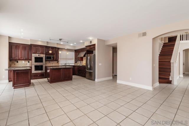 11357 Wills Creek Rd, San Diego CA: https://media.crmls.org/mediaz/06661f9f-bf67-4ae3-ada4-88c24d13fa91.jpg