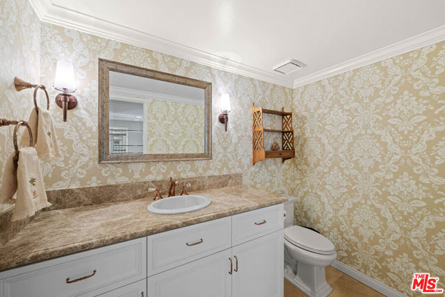 1490 Palisades Drive, Pacific Palisades CA: https://media.crmls.org/mediaz/066627ef-a08e-4f54-867a-2945053a2508.jpg