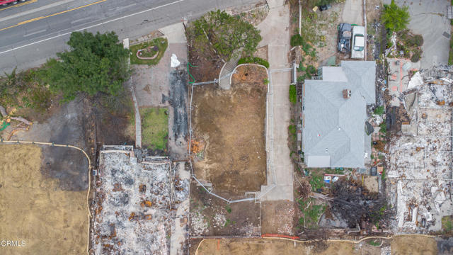 2741 Lake Avenue, Altadena CA: https://media.crmls.org/mediaz/06669628-72d6-461d-968e-828774c9c476.jpg