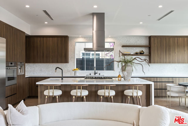 908 Rosecrans Avenue, Manhattan Beach, California 90266, 5 Bedrooms Bedrooms, ,1 BathroomBathrooms,Residential,For Sale,Rosecrans,25547139