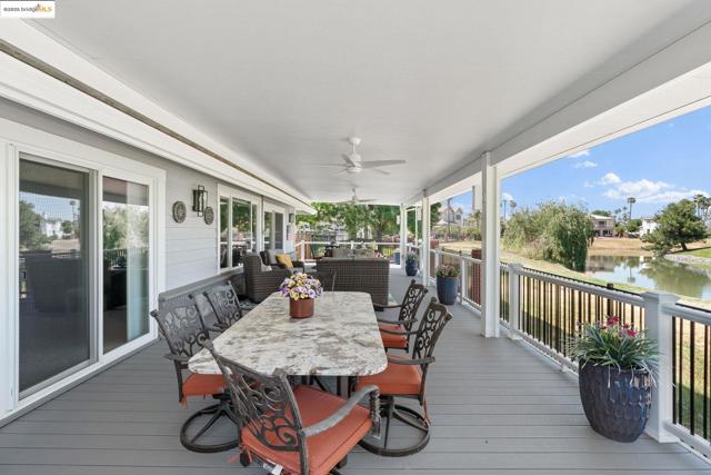 5521 Lanai Ct, Discovery Bay CA: https://media.crmls.org/mediaz/066700f6-2d3e-47c2-adb4-9834dfa02952.jpg